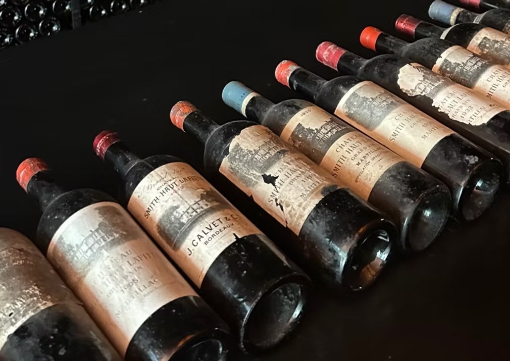 Behind the scenes at Château Smith Haut Lafitte: a VIP cellar experience revealing the secrets of exceptional Bordeaux wines.