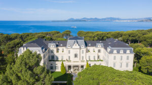Hotel du Cap Eden Roc, lucury hotel on Cap d'Antibes on the French Riviera with views over the Mediterranean Sea.