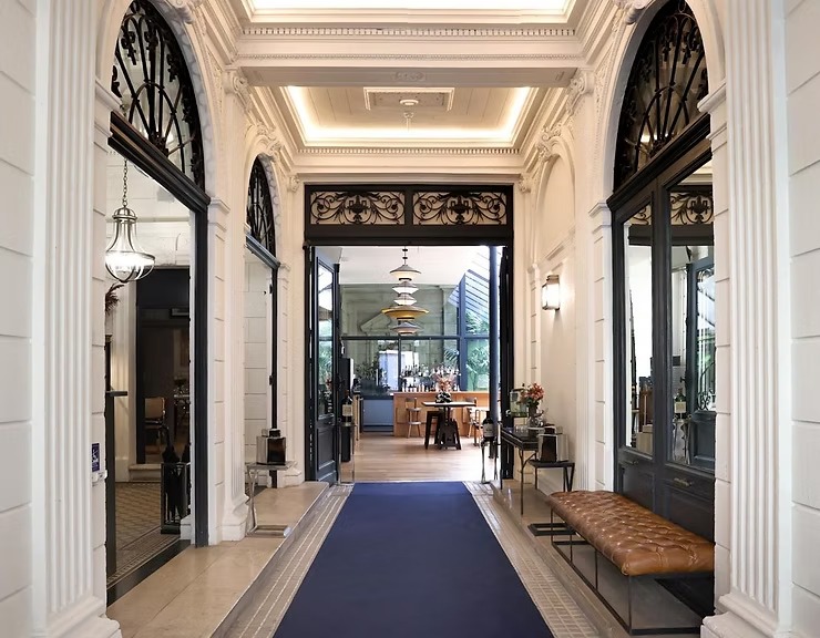 Boutique hotel in Bordeaux welcoming guests on a private wine tour