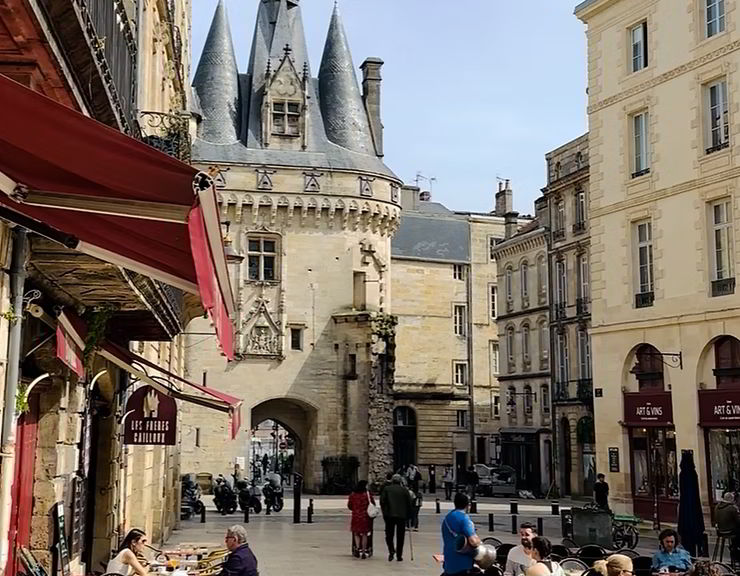 Fine dining celebration during a private Bordeaux wine tour