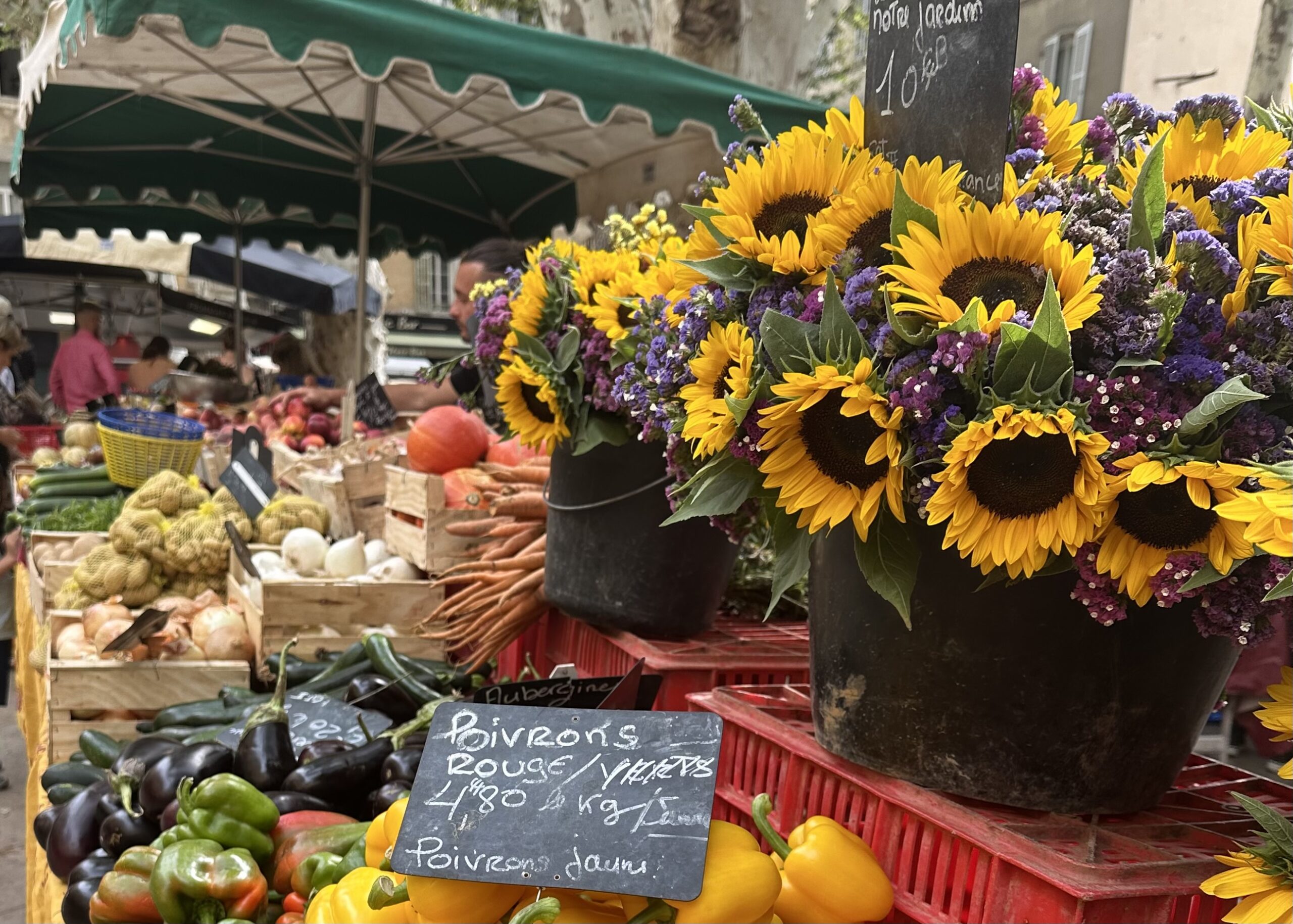 luxury-provence-tour-saint-remy-de-provence-market-sunflowers-vegetables-france